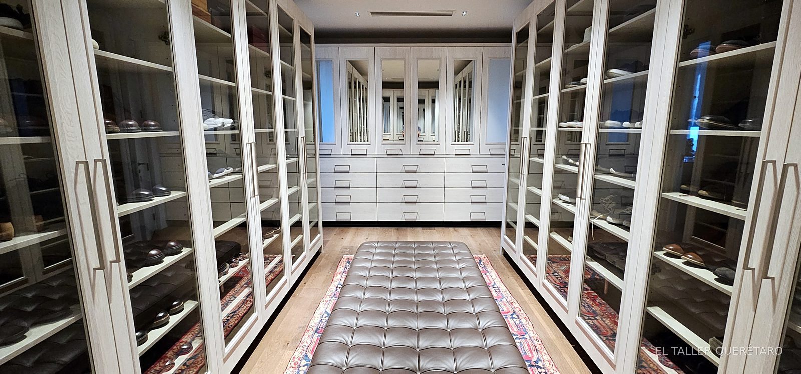 Vestidor con vitrinas, proyecto La Colina