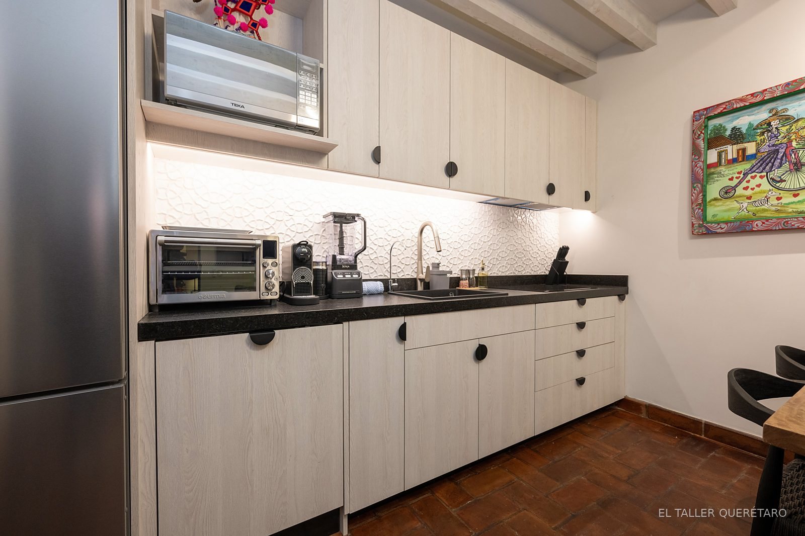 Cocina lineal con alacena